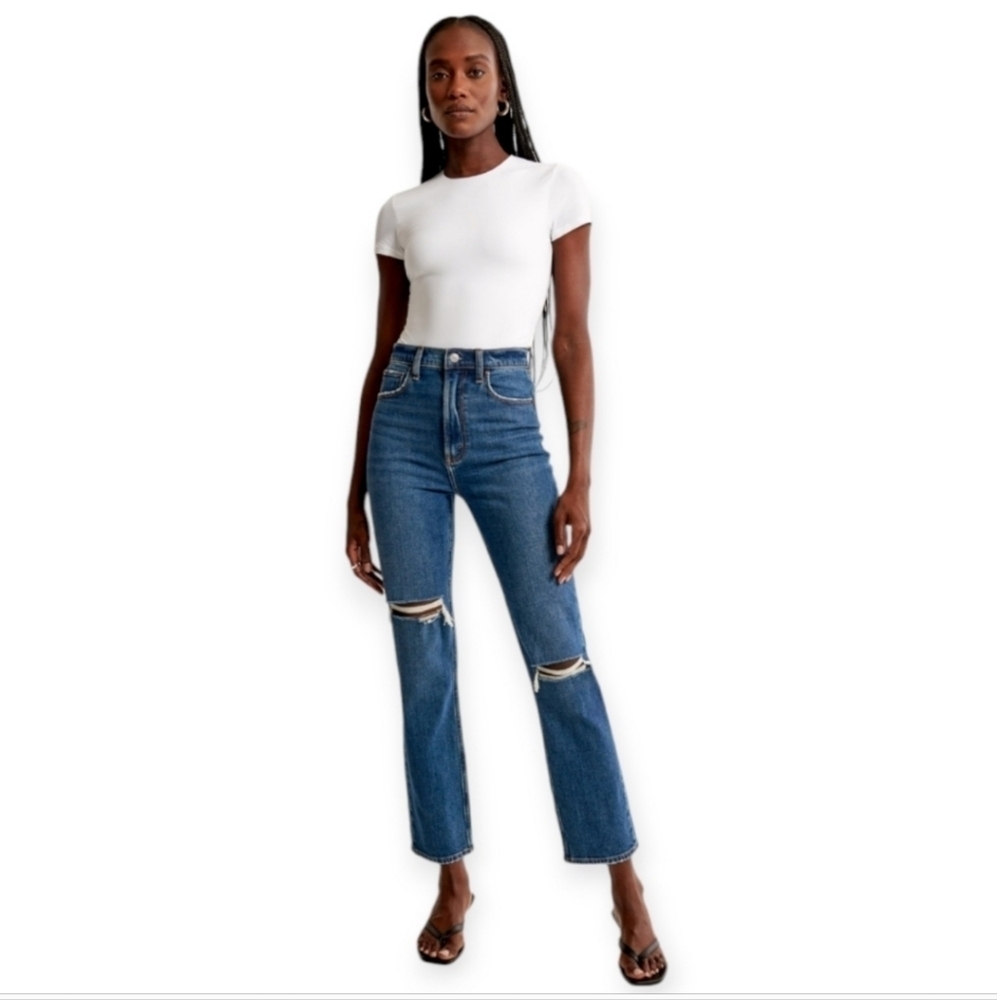 Abercrombie and Fitch Ultra High Rise Ankle Straight Jean Size 26 Short
